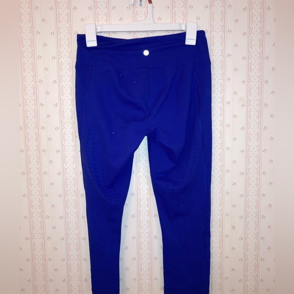 Cute cropped leggings from Yogalicious! Size medium - Picture 3 of 5